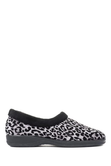 Pavers Ladies Leopard Print Full Slippers 6 Pavers Ladies Leopard Print Full Slippers - Image 6